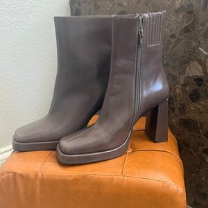 Jeffrey Campbell Maximal Booties size 7